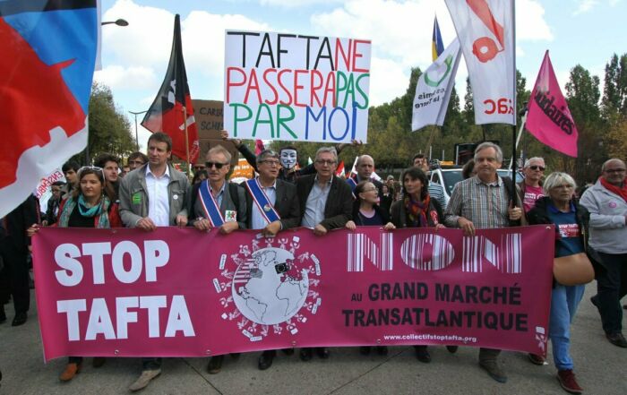Manifestation contre le traité transatlantique (TAFTA) et contre le salon pro-nucléaire du Bourget.
