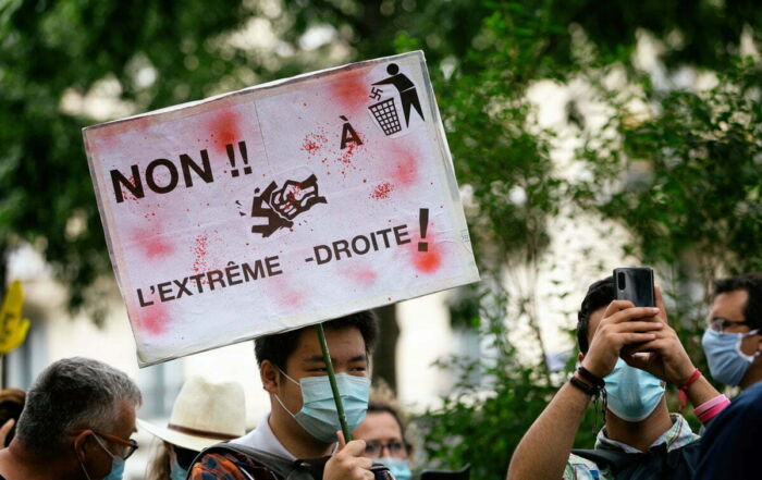 Pancarte "Non à l'extrême-droite"