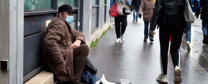 Homme qui fait la manche