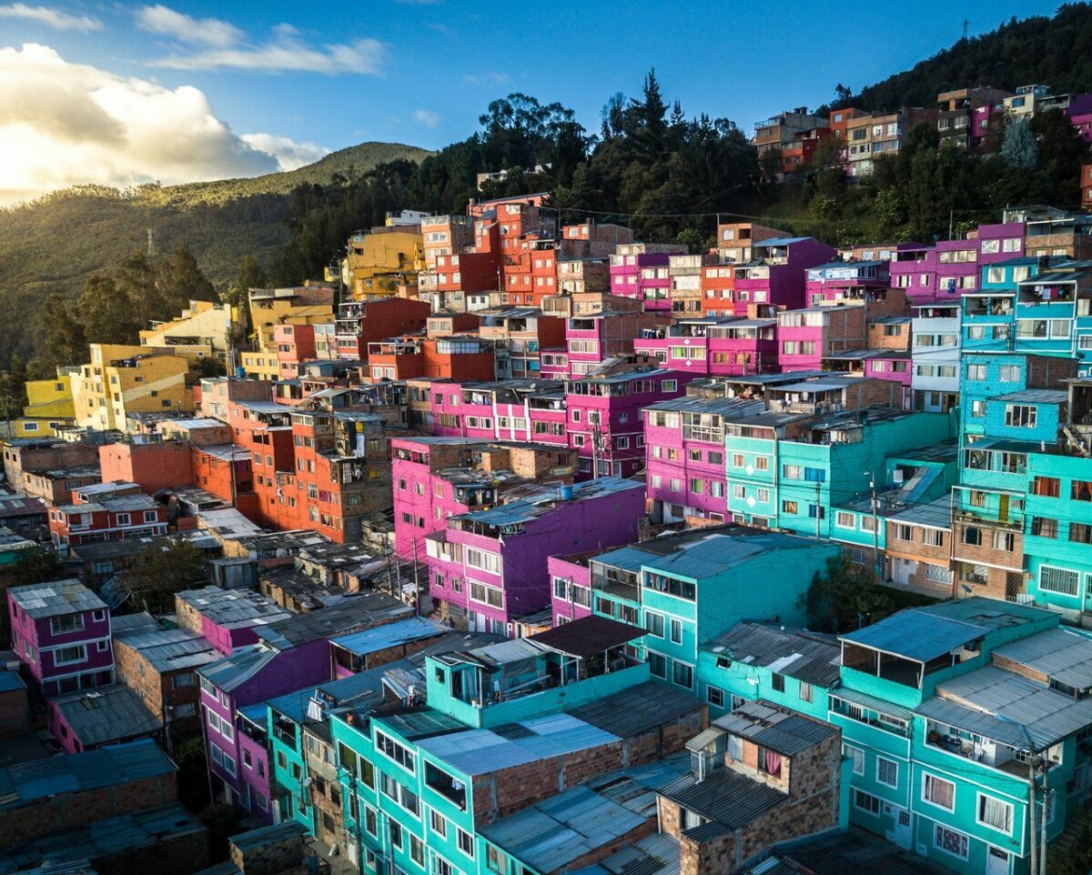 Bogota, maisons colorées ©pexels-enrique-hoyos-8264573