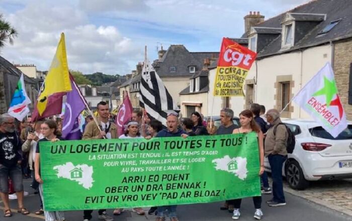 Manif Lannion 09 22 800x600 RED