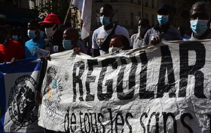 Ba,derole "Régularisation de tous les sans papiers"