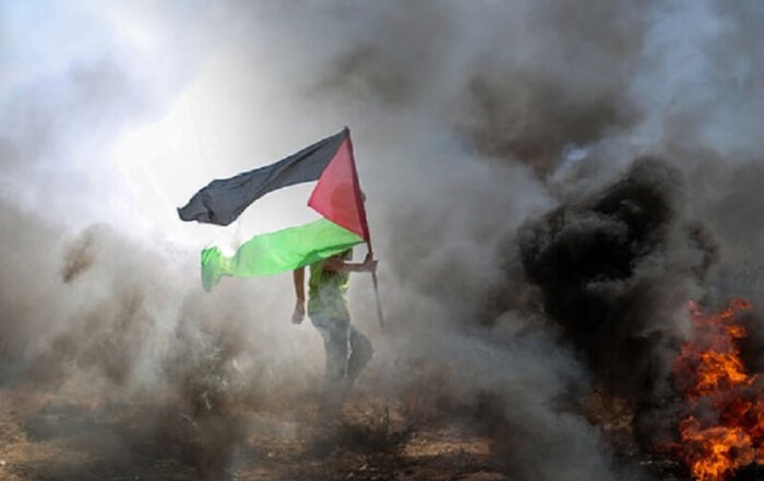 Drapeau Palestinien dans la fumée