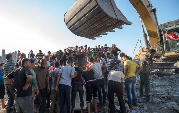 Recherche des corps des victimes de bombardements à Gaza © Boris Niehaus