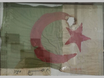Drapeau du 8 mai 1945 Bouzid_Saal_© Colokreb