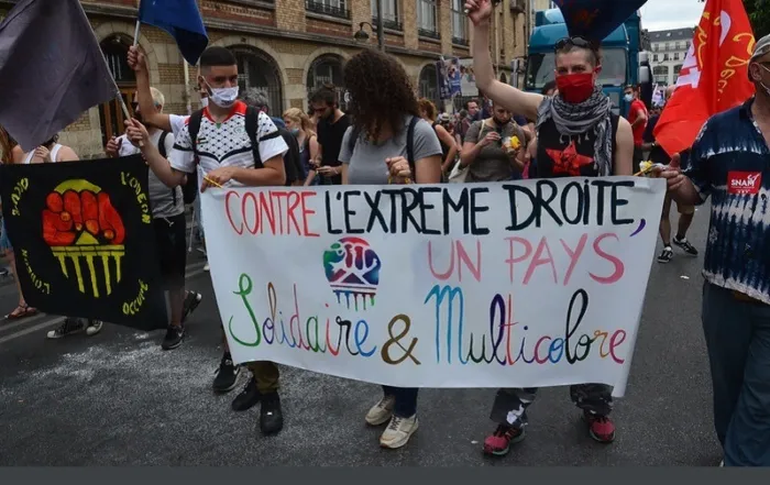 Contre l'extrême droite un pays solidaire et multicolore © Jeanne Menjoulet