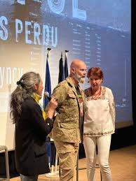 Présentation de Genadiy Kharchenko par la présidente des convois d'Irina