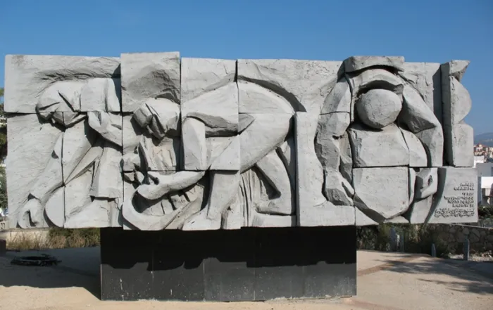 Monument à la journée de la terre © Lata